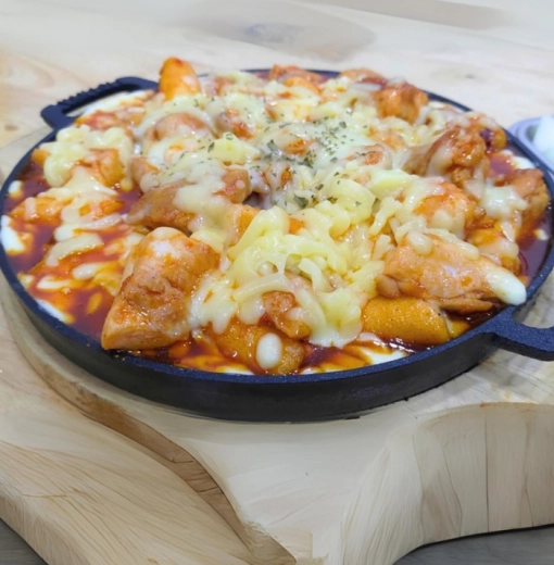 Gà cay phô mai 매콤 치즈 불닭 / spicy cheese chicken