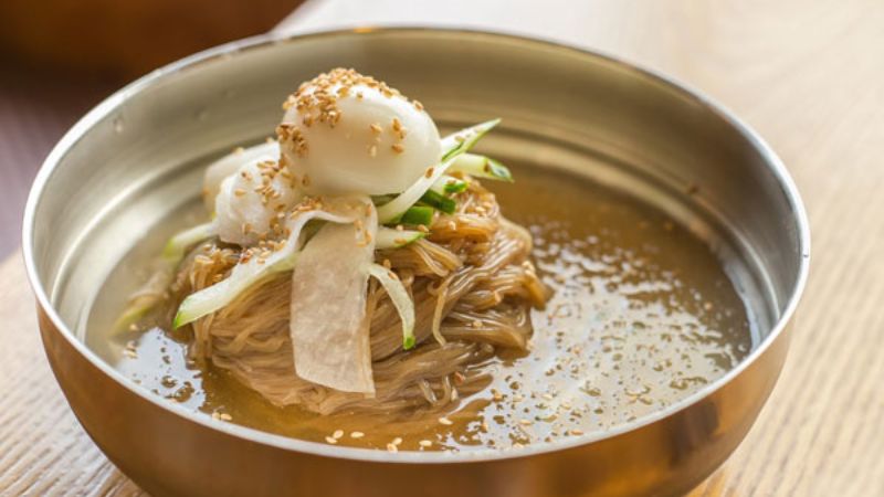 mì lạnh naengmyeon - món ăn hàn quốc
