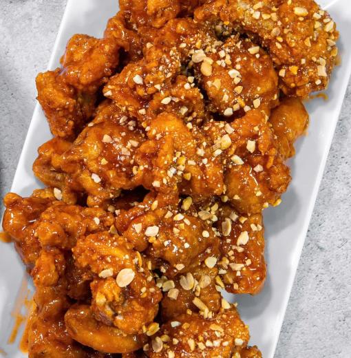 Gà chiên giòn sốt gia vị 바삭 양념 치킨