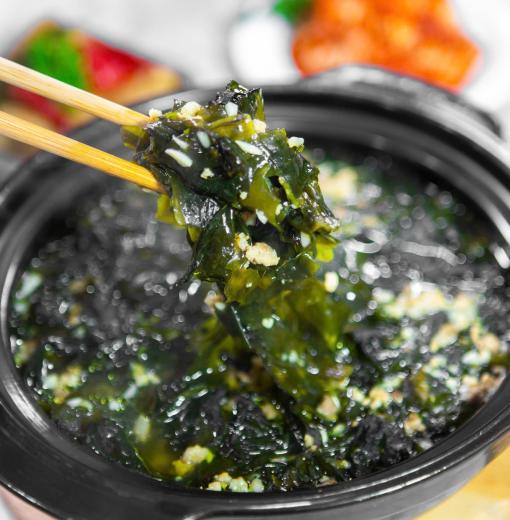 Súp rong biển thịt bò 미역국