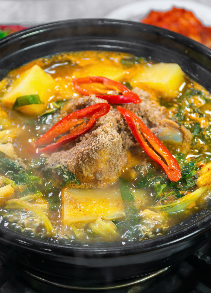 Xương heo hầm khoai tây 감자탕