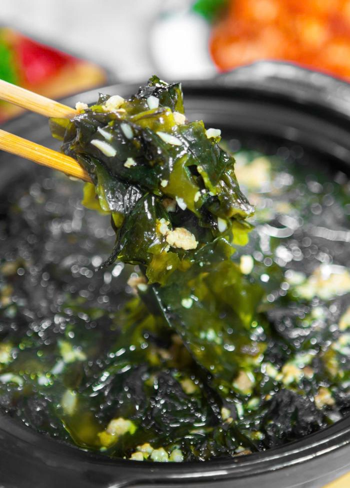 Súp rong biển thịt bò 미역국